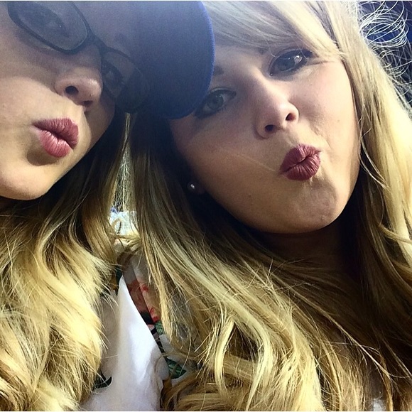 Profile Picture of Jen Coolahan (@jen_coolahan) on Poshmark