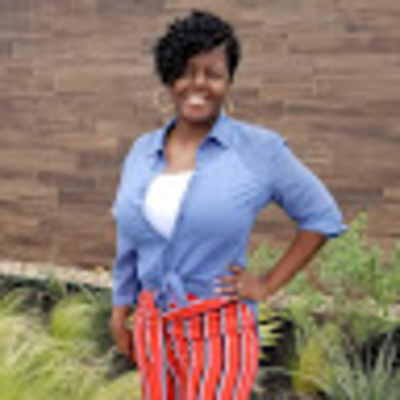 Profile Picture of Yvette Brown (@yvettebrown474) on Poshmark