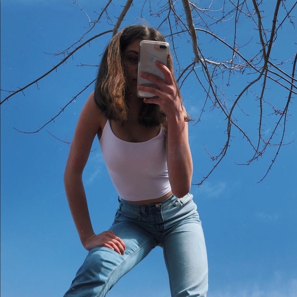 Profile Picture of Taylor Legault (@taylorlegault4) on Poshmark