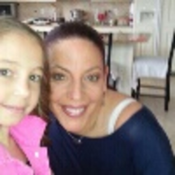 Profile Picture of Gina Sharp (@gina1sharp) on Poshmark