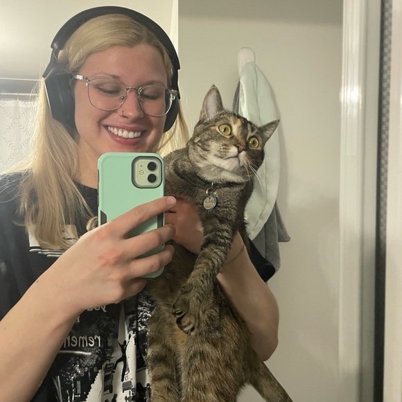 Profile Picture of Sarah Hauch (@sarah_hauch) on Poshmark