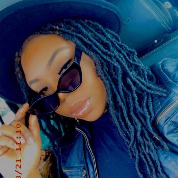 Profile Picture of Angela Alexander (@angela_alex) on Poshmark