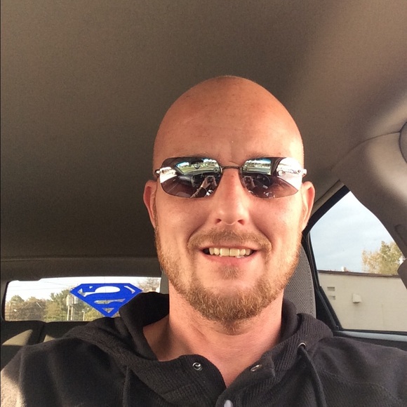 Profile Picture of Christopher Keeler (@kalel417) on Poshmark