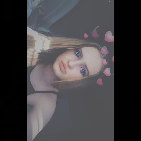 Profile Picture of Paige Layne (@paigelayne7) on Poshmark