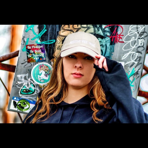 Carly Salatino - Poshmark Profile Picture of Carly Salatino (@carlysalatino) on Poshmark