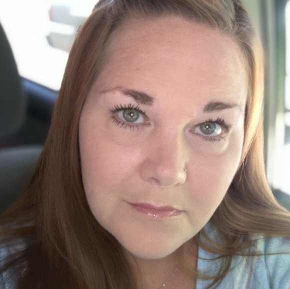 Profile Picture of Kate Halstead (@katiejohalstead) on Poshmark