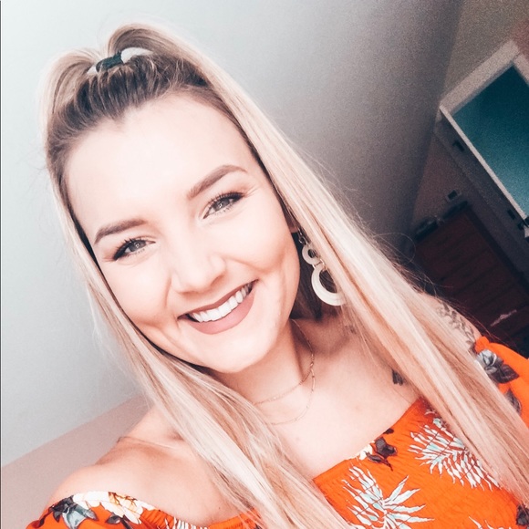 Profile Picture of Katelyn Owen (@katelynowen) on Poshmark