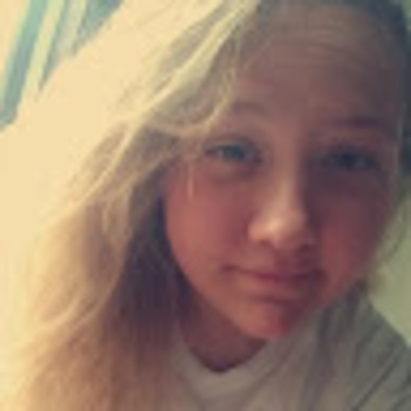 Profile Picture of Olivia Marsh (@farmgirl9618) on Poshmark