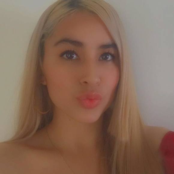 Profile Picture of Ariel Devine (@devine3) on Poshmark