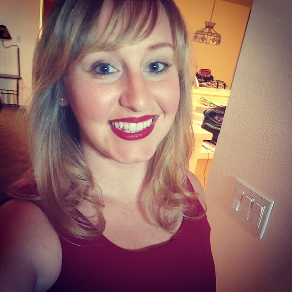 Profile Picture of Kimberly Hartinger (@khartinger91) on Poshmark