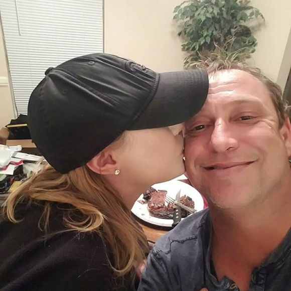 Profile Picture of Tammy Arcemont (@tammyarce) on Poshmark