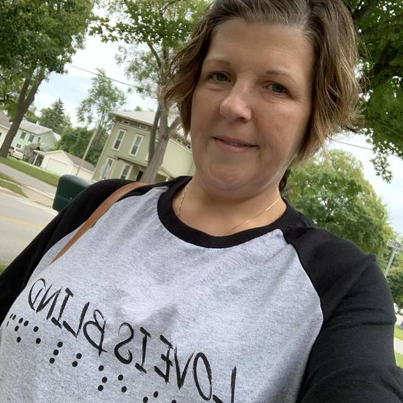 Profile Picture of Ashley Kaylor (@ashleykaylor7) on Poshmark