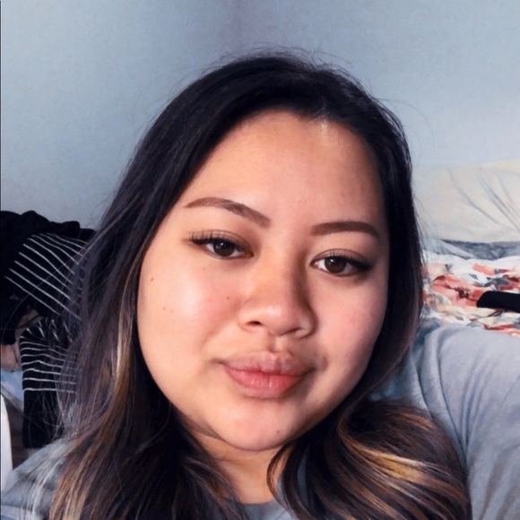 Profile Picture of Bonnie Huynh (@bonnie_huynh) on Poshmark