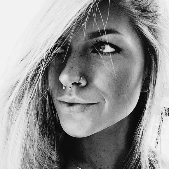 Profile Picture of Dymond Waples (@dymondwaples) on Poshmark