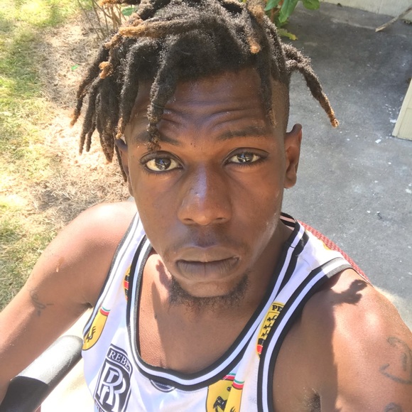 Profile Picture of Devin Dorsey (@trippiee902) on Poshmark