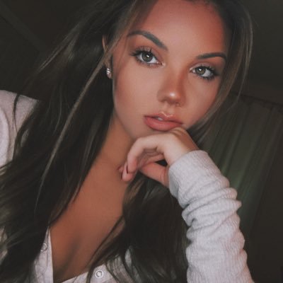 Profile Picture of AK (@AndreaKloeppel) on Twitter