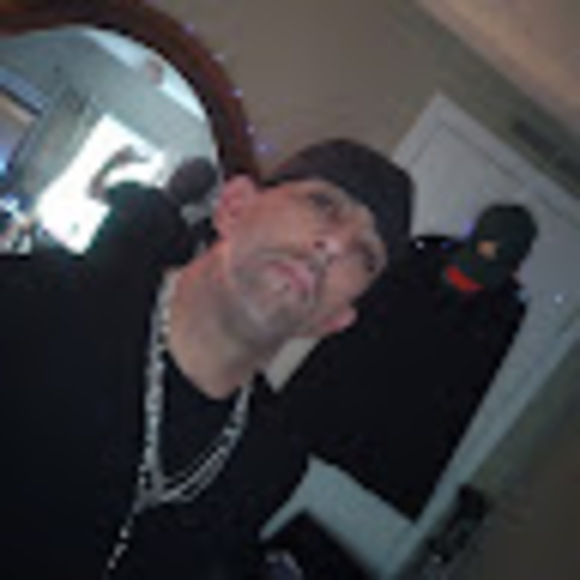 Profile Picture of Adam Kirschner (@adamkirschner29) on Poshmark