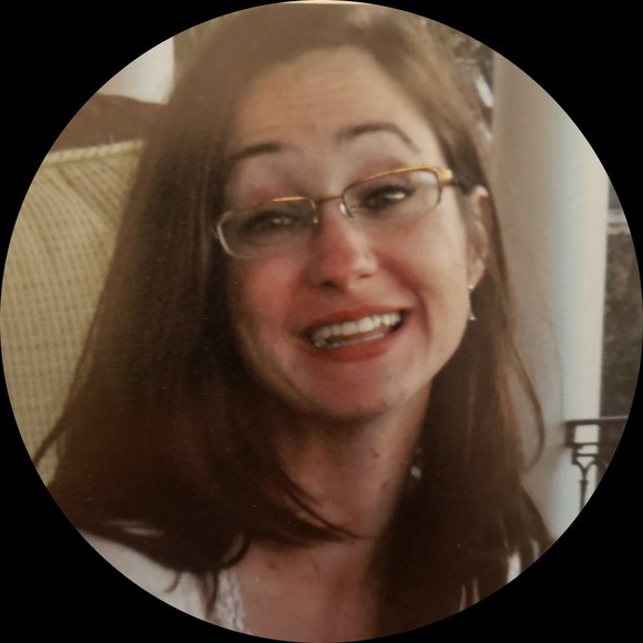 Profile Picture of Lisa Davies (@ladygoose622) on Poshmark