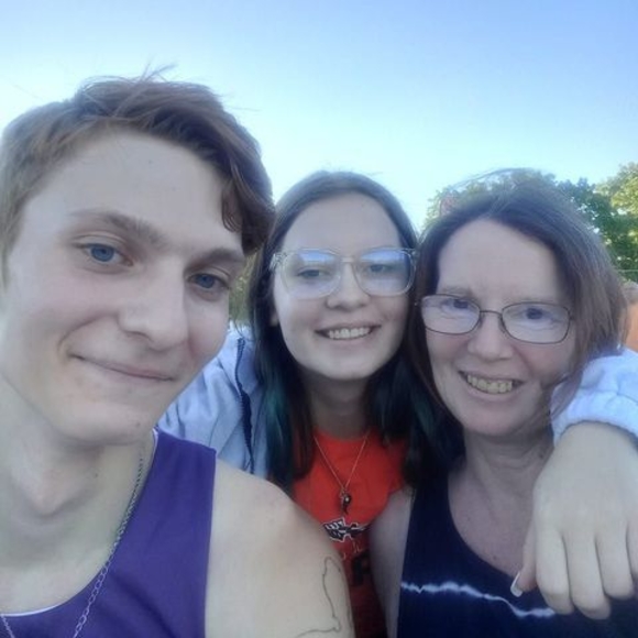 Michelle Drugan - Poshmark Profile Picture of Michelle Drugan (@michelledrugan) on Poshmark