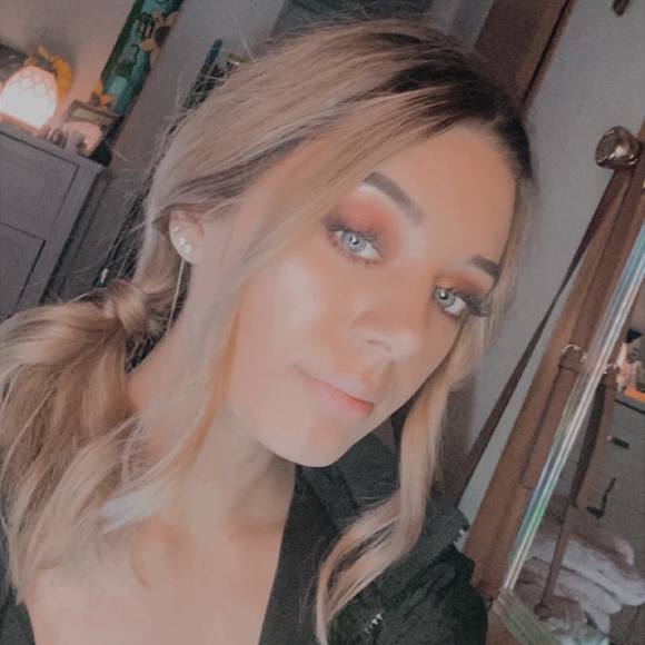 Profile Picture of Taylor Mordan (@tmordan20) on Poshmark