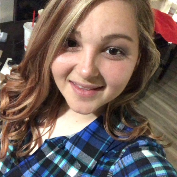 Profile Picture of Amanda Clapp (@aclapp18) on Poshmark