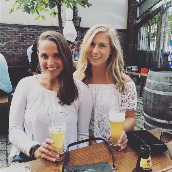 Profile Picture of Dana Aigotti (@dana_aigotti) on Poshmark