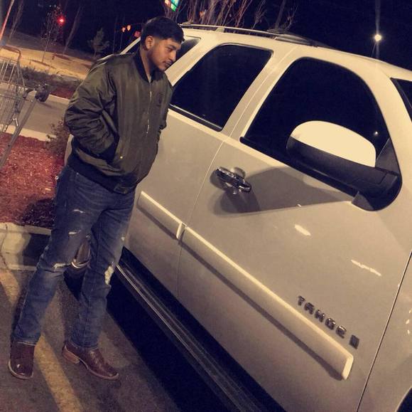 Profile Picture of Cristian Chavez (@cristianchav968) on Poshmark