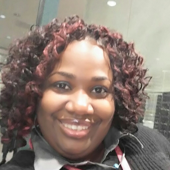 Profile Picture of Linda Wilkins (@lindahg99) on Poshmark