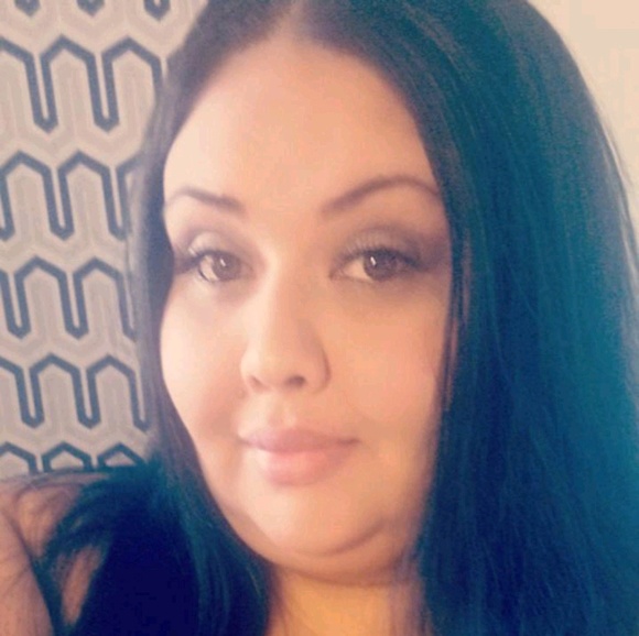 Profile Picture of Paula Onate (@onatepaula) on Poshmark