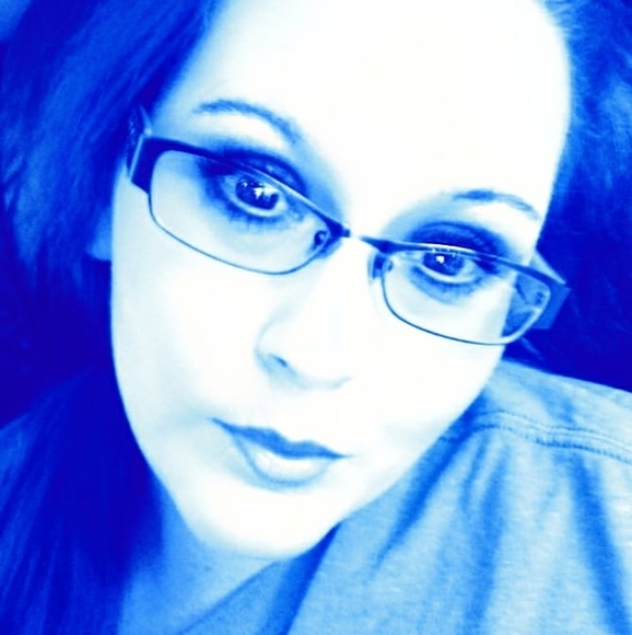 Profile Picture of Crystal Cobb (@crystalcobb64) on Poshmark