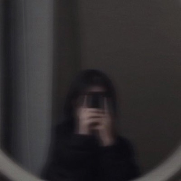 Profile Picture of Lilyana Fujimura (@lilyanafujimura) on Poshmark