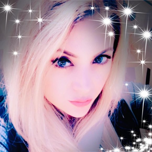 Profile Picture of Mona Monfared (@monamonfar) on Poshmark