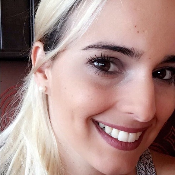 Profile Picture of Grethel Lezcano (@grethell) on Poshmark