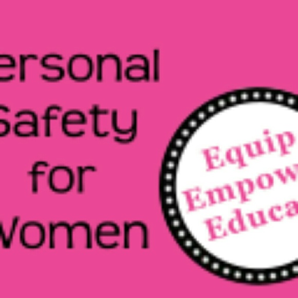 Profile Picture of Dawna Thompson (@dawnat1) on Poshmark