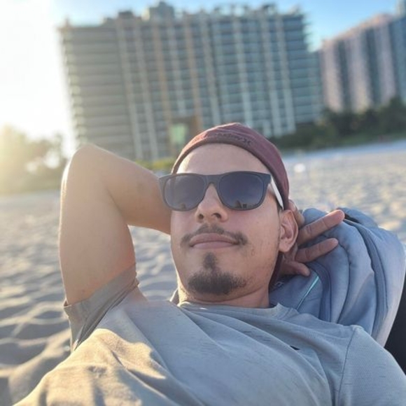 Profile Picture of Moises Salazar (@vmsb15) on Poshmark