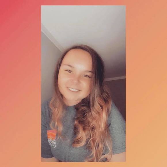 Profile Picture of Haley Wingler (@hew547) on Poshmark