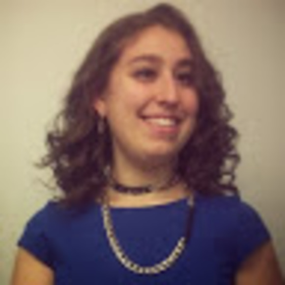 Profile Picture of Amanda Robison (@amandar33033) on Poshmark