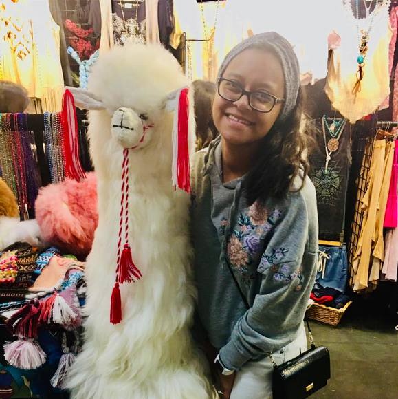 Profile Picture of Alyssa Cuellar (@alya_cuellar) on Poshmark