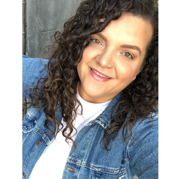 Profile Picture of Ashley Meltcher (@ashleymeltcher) on Poshmark