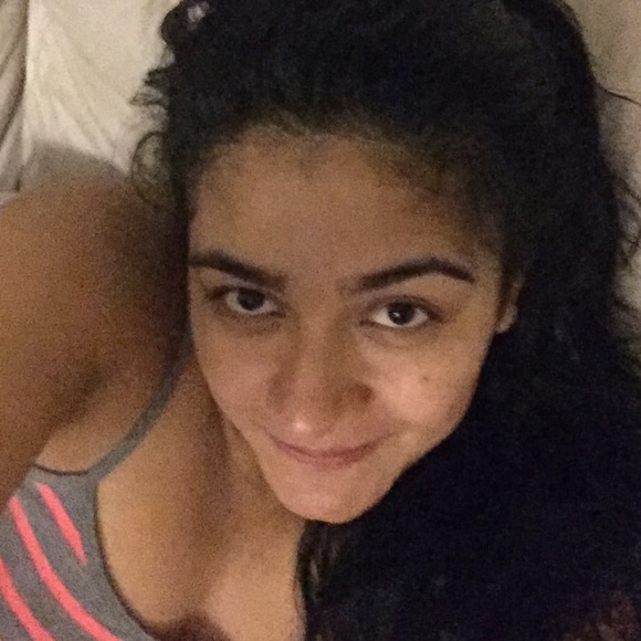 Profile Picture of Rosa Torrez (@rosi2007) on Poshmark