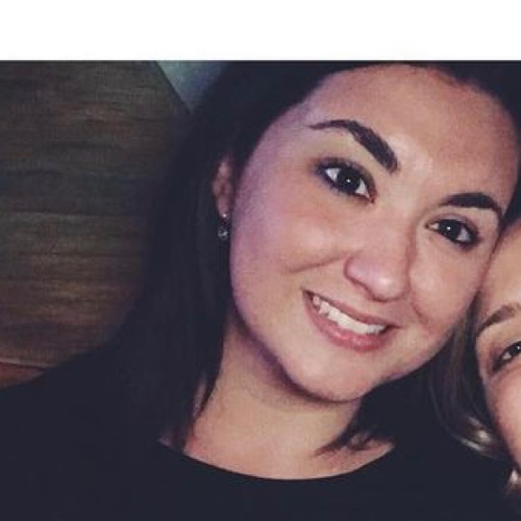Profile Picture of Samantha Baer (@samantha_baer) on Poshmark