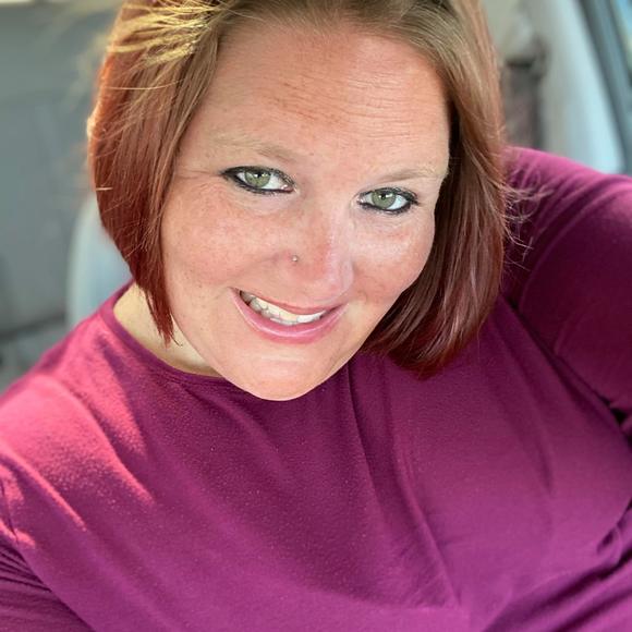 Profile Picture of Bethany Battistone (@bbattistone) on Poshmark