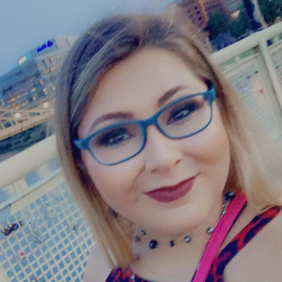 Julia Calabro - Poshmark Profile Picture of Julia Calabro (@jcal1996) on Poshmark