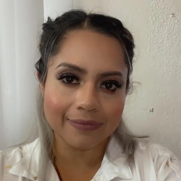 Ana Cunjama - Poshmark Profile Picture of Ana Cunjama (@gabbycunjama) on Poshmark