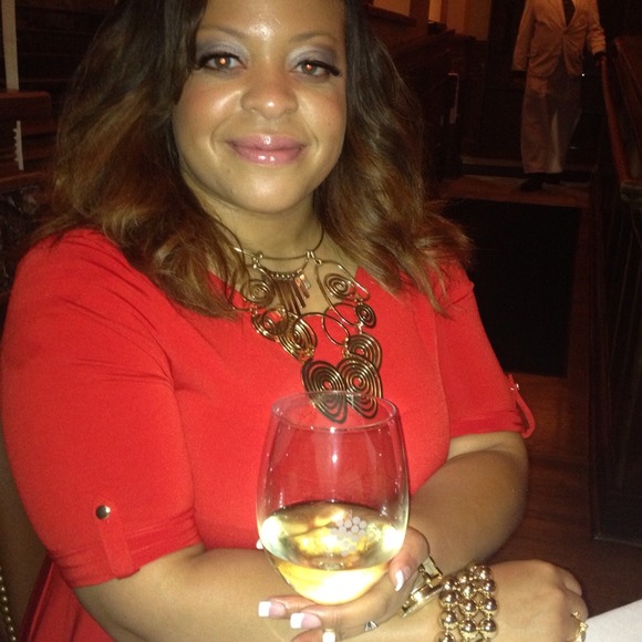 Profile Picture of Lafritzi Wydermyer (@lafritziw) on Poshmark