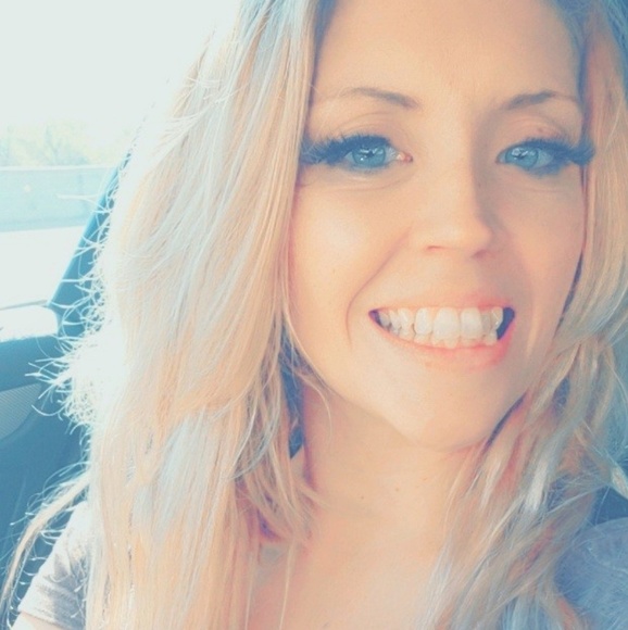 Profile Picture of Erika Hoover (@ejhdag07) on Poshmark