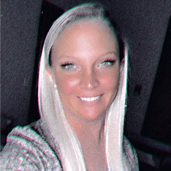 Profile Picture of Brooklynn Searles (@brooklynn509538) on Poshmark