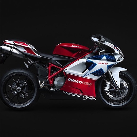 Profile Picture of Tony Pavia (@tonypavia) on Poshmark