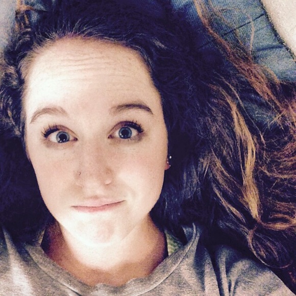 Profile Picture of Rebecca Dembkowski (@rdemski) on Poshmark