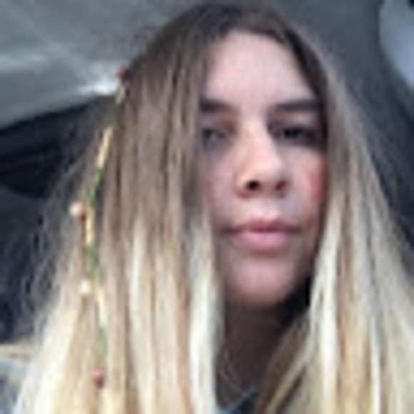 Profile Picture of Anna Brimley (@anna_brimley) on Poshmark